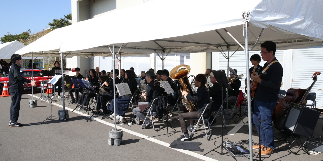 AOG 湘南里帰りミーティング 2025 日産自動車吹奏楽団コンサートの様子