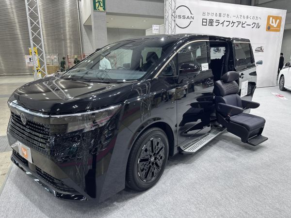 エルグランド スライドアップシート コンセプト