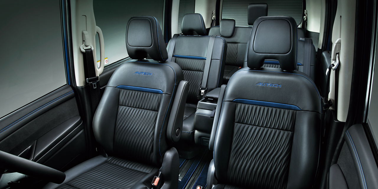 セレナ オーテック の専用インテリア フロントシート周りの画像