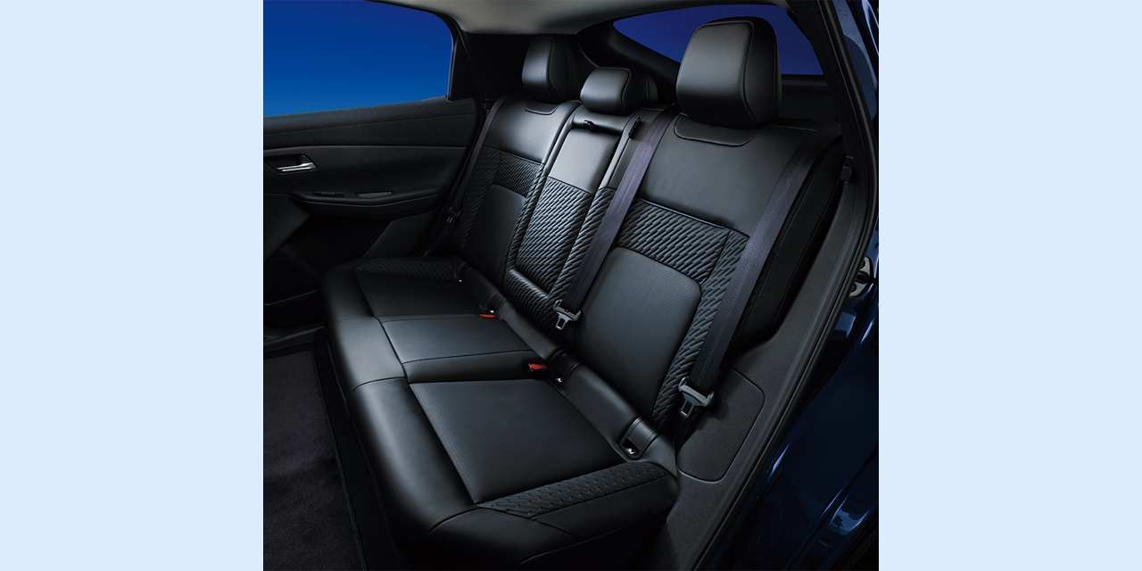 専用ブラックテーラーフィットシート「AUTECH」刺繍(ブルーステッチ)＆ブラックドアトリム