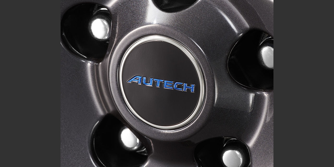 センターキャップエンブレム(ハイボスカル製、「AUTECH」ロゴ入り、4枚セット)