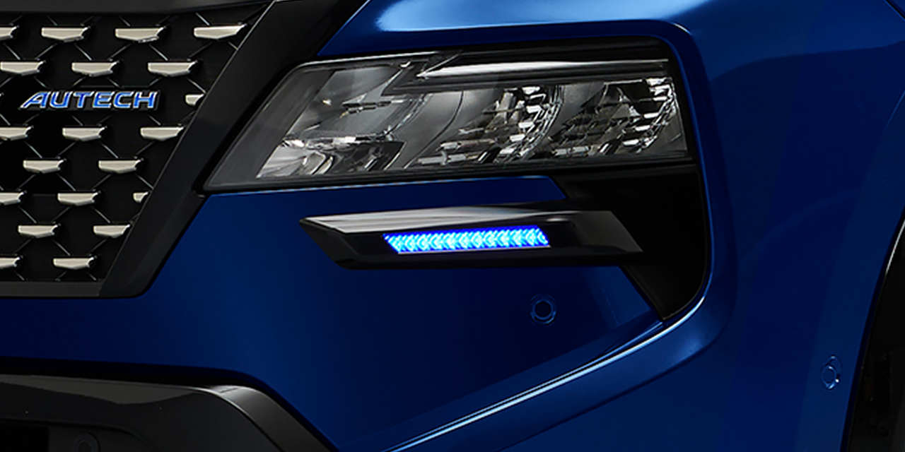 青いエクストレイル オーテック 専用シグネチャーLEDの拡大画像