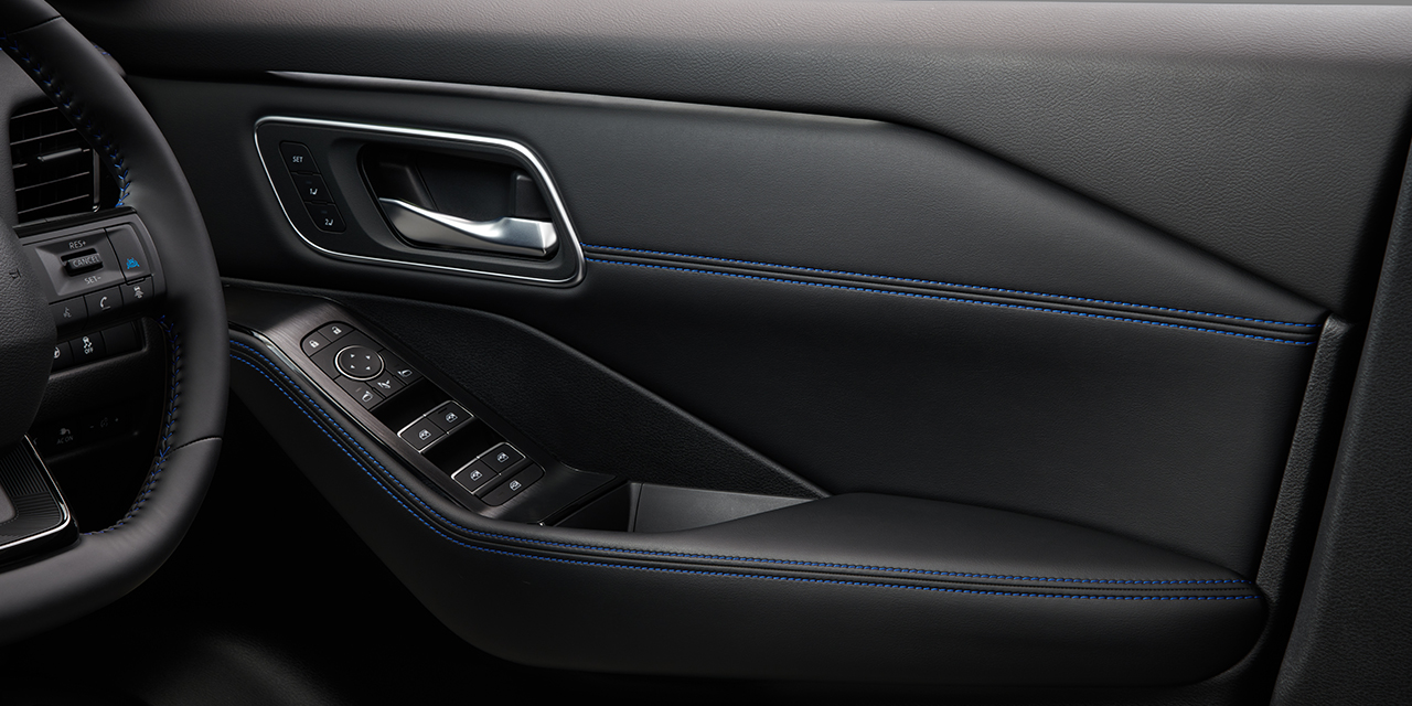 エクストレイル オーテック 専用ブラックドアトリムの画像